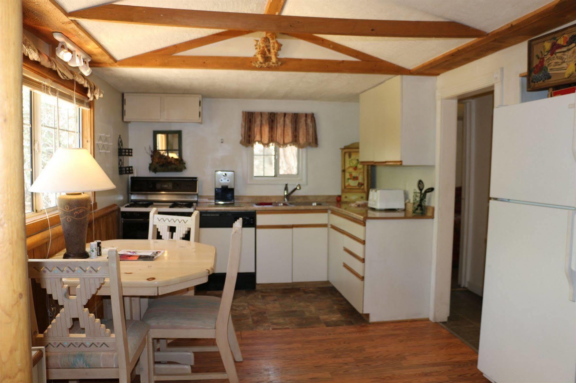 Apple Creek Cottages Прескот Екстериор снимка